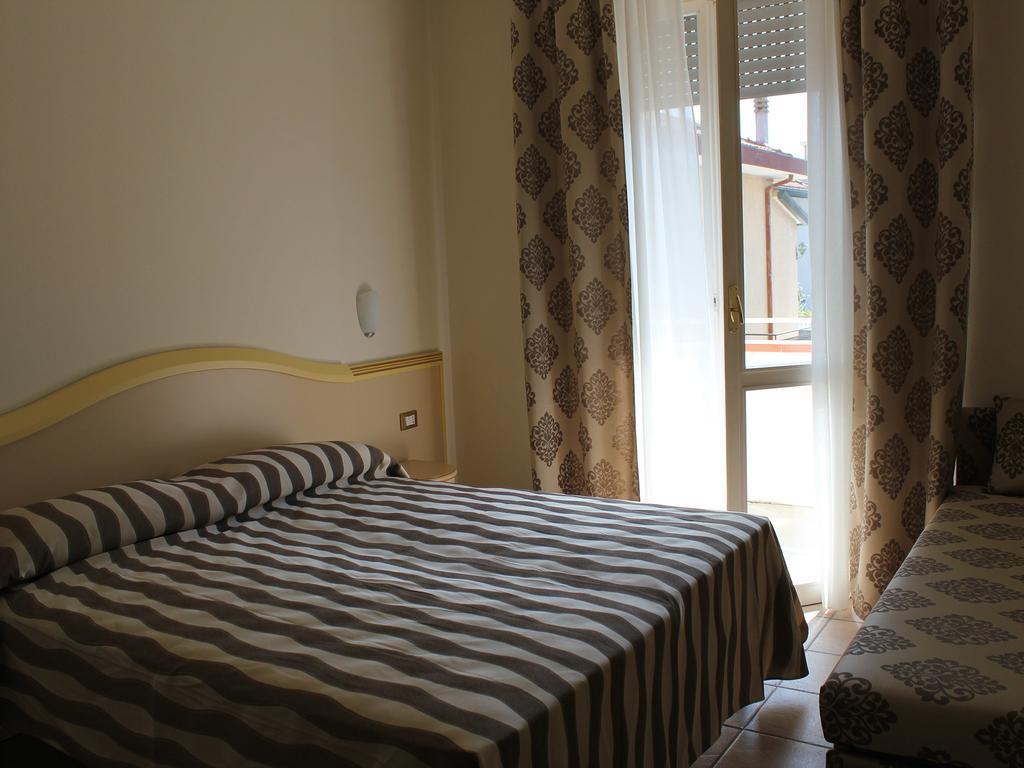 Hotel Marina Римини Стая снимка