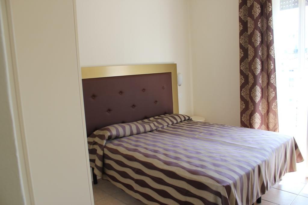 Hotel Marina Римини Стая снимка