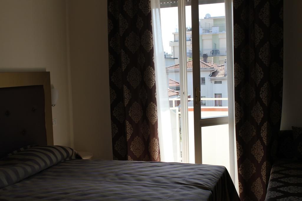 Hotel Marina Римини Стая снимка