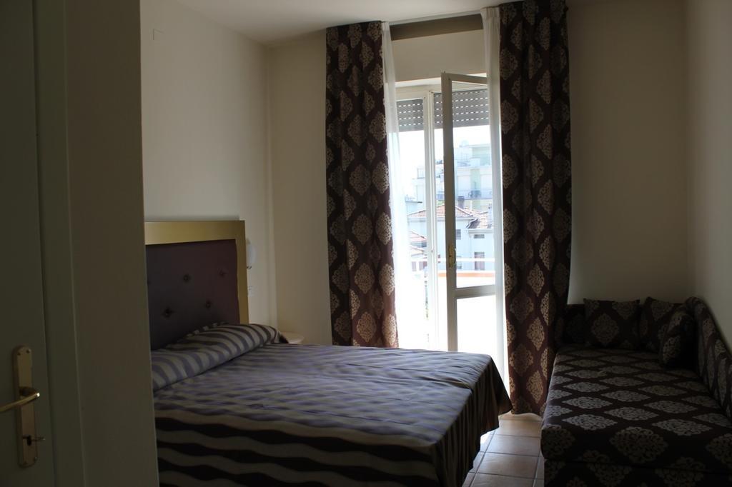 Hotel Marina Римини Стая снимка